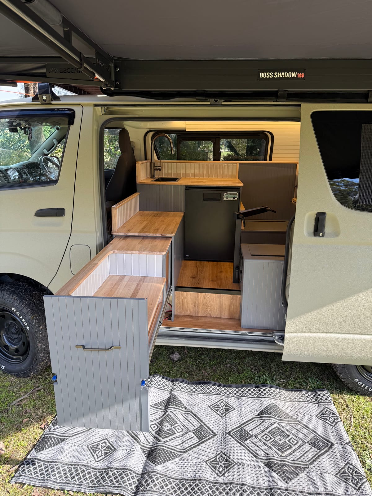 Khaki 4&times;4 Hiace &mdash; Galley, fridge and bench
