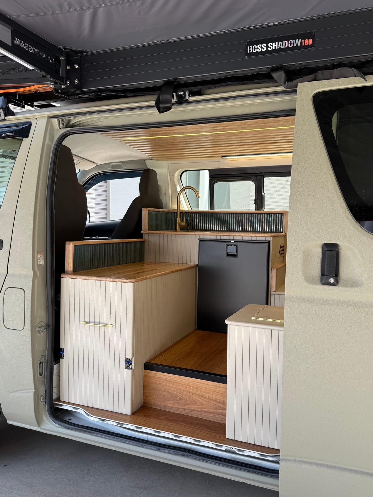 Sand Hiace &mdash; Bed platform and galley