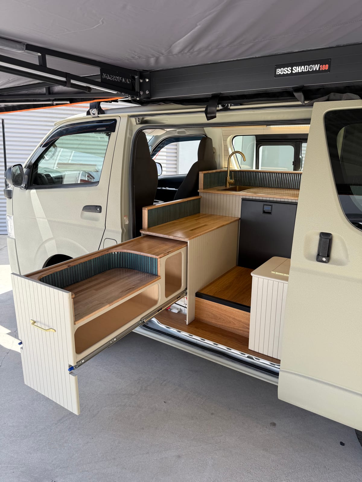 Sand Hiace — Drawer bank opened up