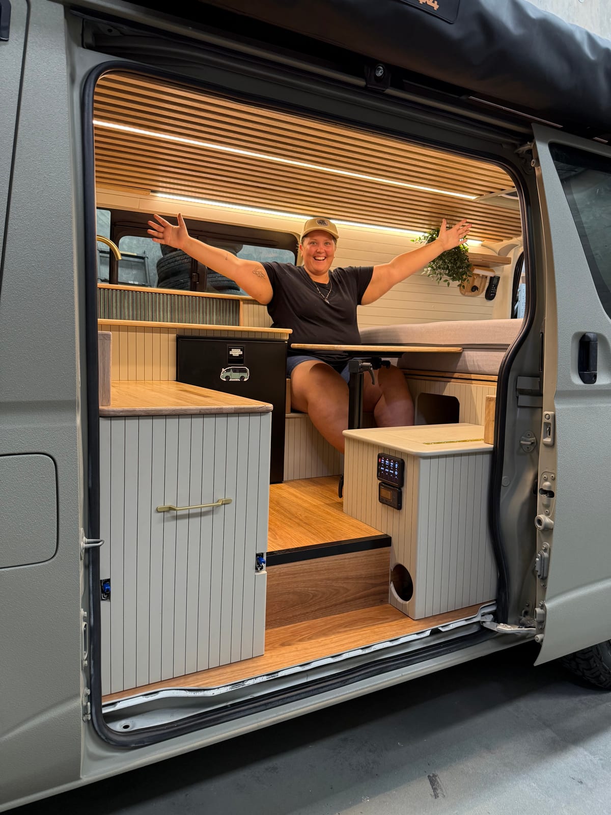 Sand Hiace &mdash; Handover day